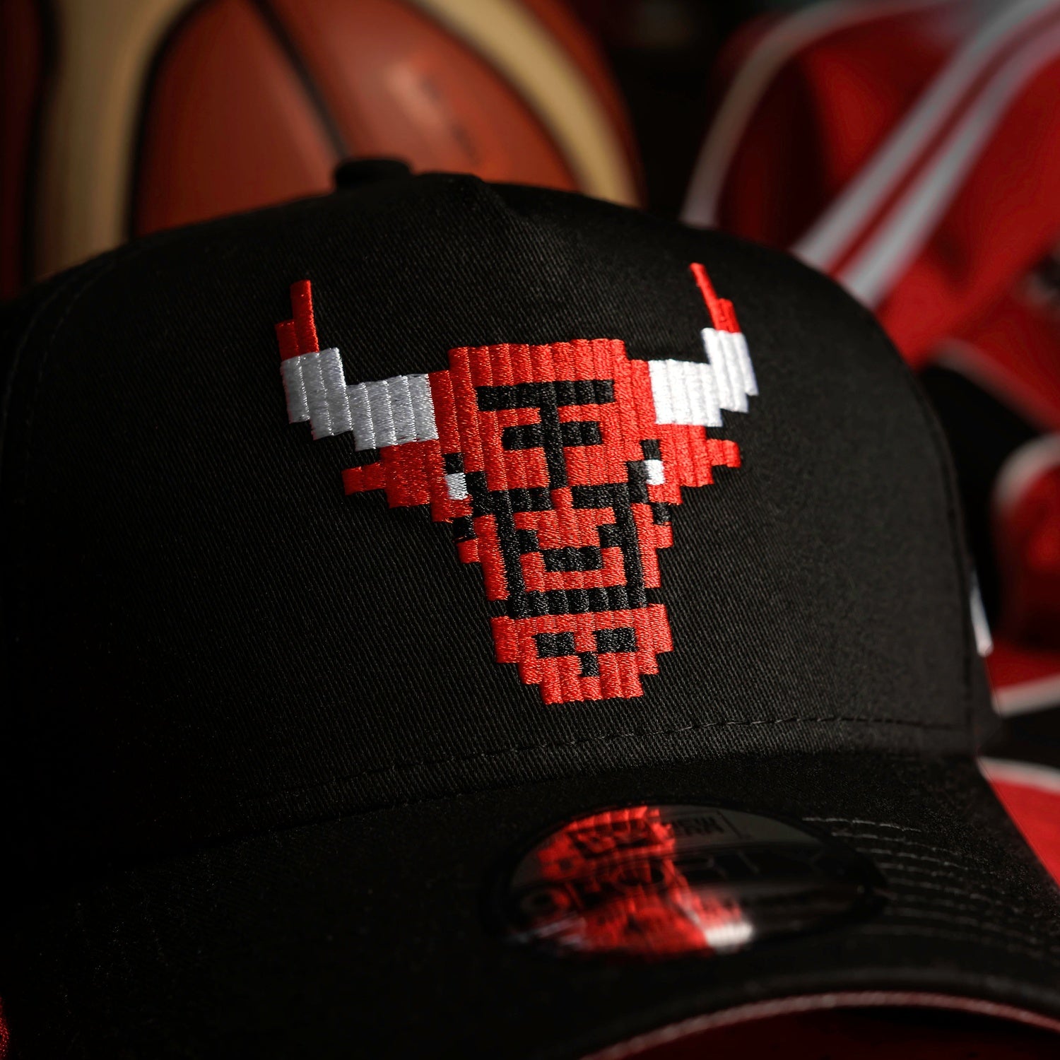 NEW ERA 9FORTY A-FRAME MLB CHICAGO BULLS PIXEL LOGO / GREY UV SNAPBACK