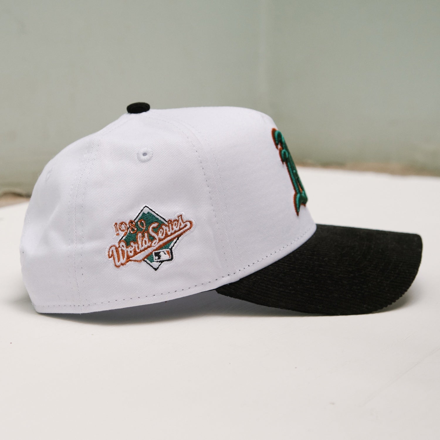 NEW ERA 9FORTY A-FRAME MLB OAKLAND ATHLETICS WORLD SERIES 1989 TWO TONE / GREY UV SNAPBACK CAP