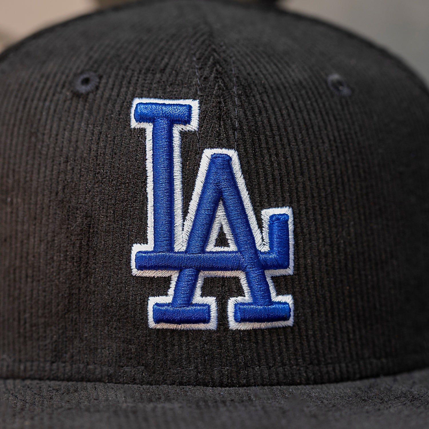 NEW ERA 59FIFTY MLB LOS ANGELES DODGERS FIRST LOS ANGELES WORLD SERIES BLACK CORD / BLUE UV FITTED CAP