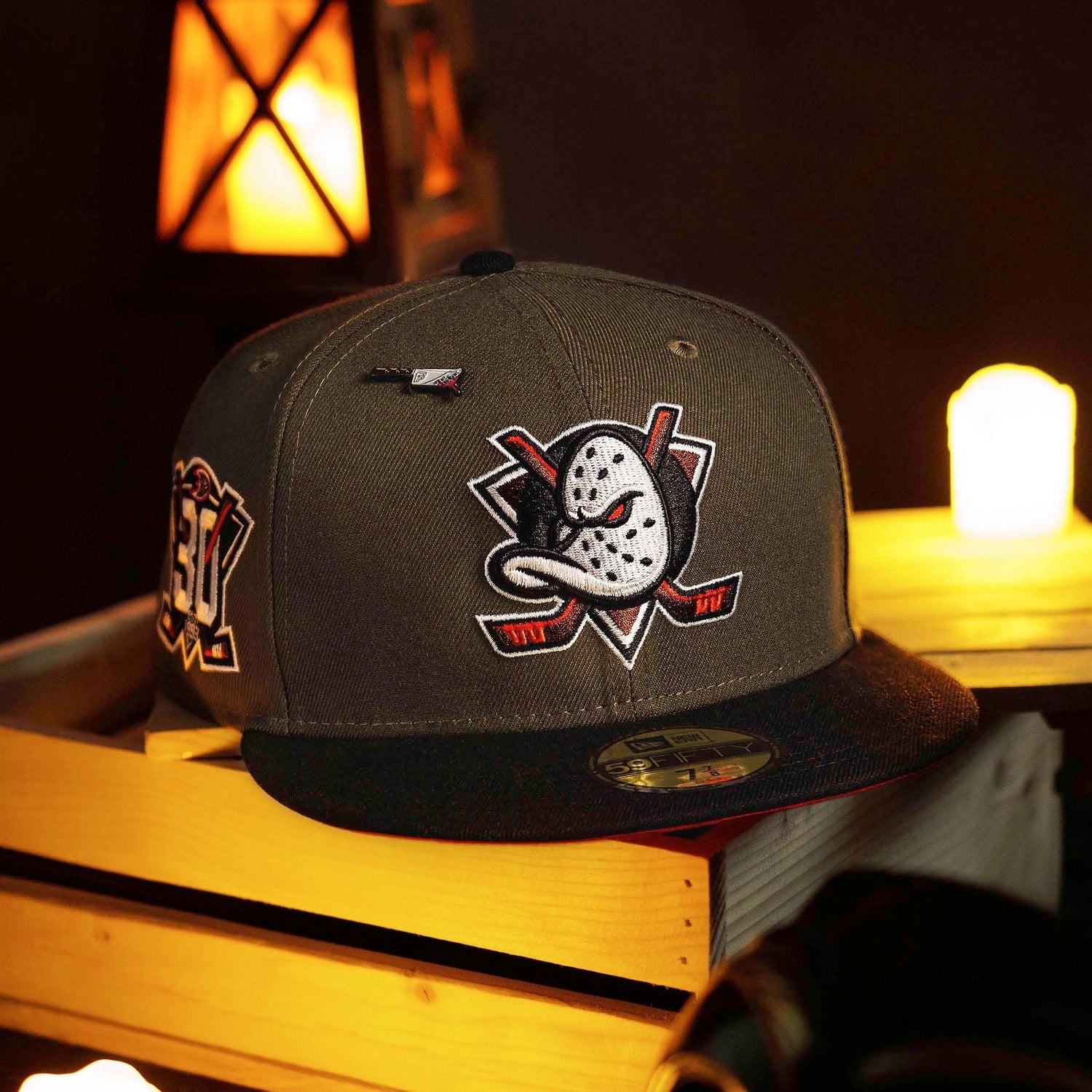 NEW ERA 59FIFTY NHL ANAHEIM DUCKS 30TH ANNIVERSARY TWO TONE / RED UV FITTED CAP + MEAT CLEAVER PIN