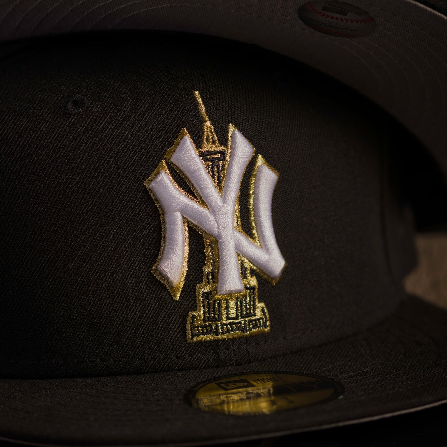 NEW ERA 59FIFTY MLB NEW YORK YANKEES YANKEES SCRIPT BLACK / GREY UV FITTED CAP