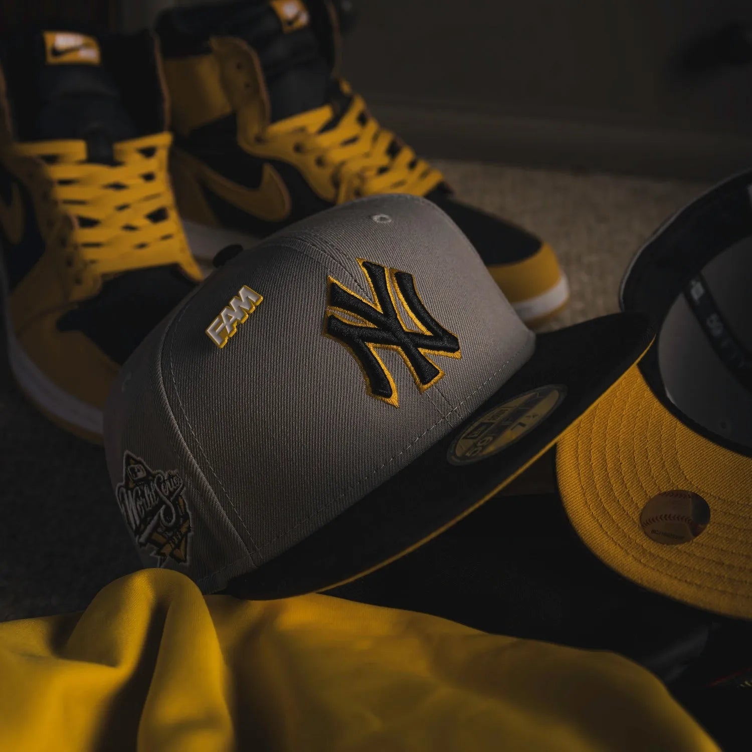 NEW ERA 59FIFTY MLB NEW YORK YANKEES WORLD SERIES 1999 TWO TONE / YELLOW UV FITTED CAP