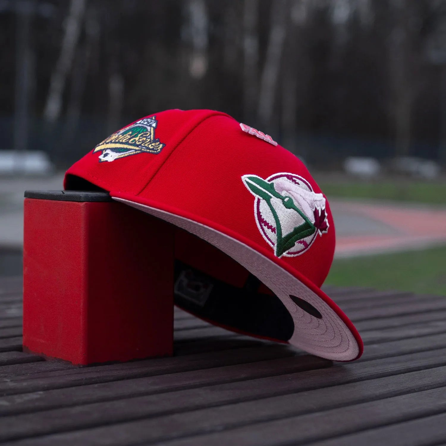 NEW ERA 59FIFTY MLB TORONTO BLUE JAYS WORLD SERIES 1992 RED / PINK UV FITTED CAP