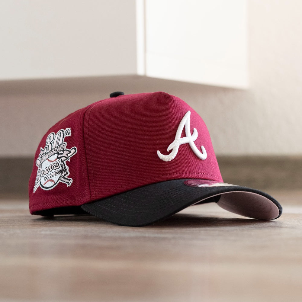 NEW ERA 9FORTY A-FRAME MLB ATLANTA BRAVES 30TH ANNIVERSARY TWO TONE / PINK UV SNAPBACK CAP