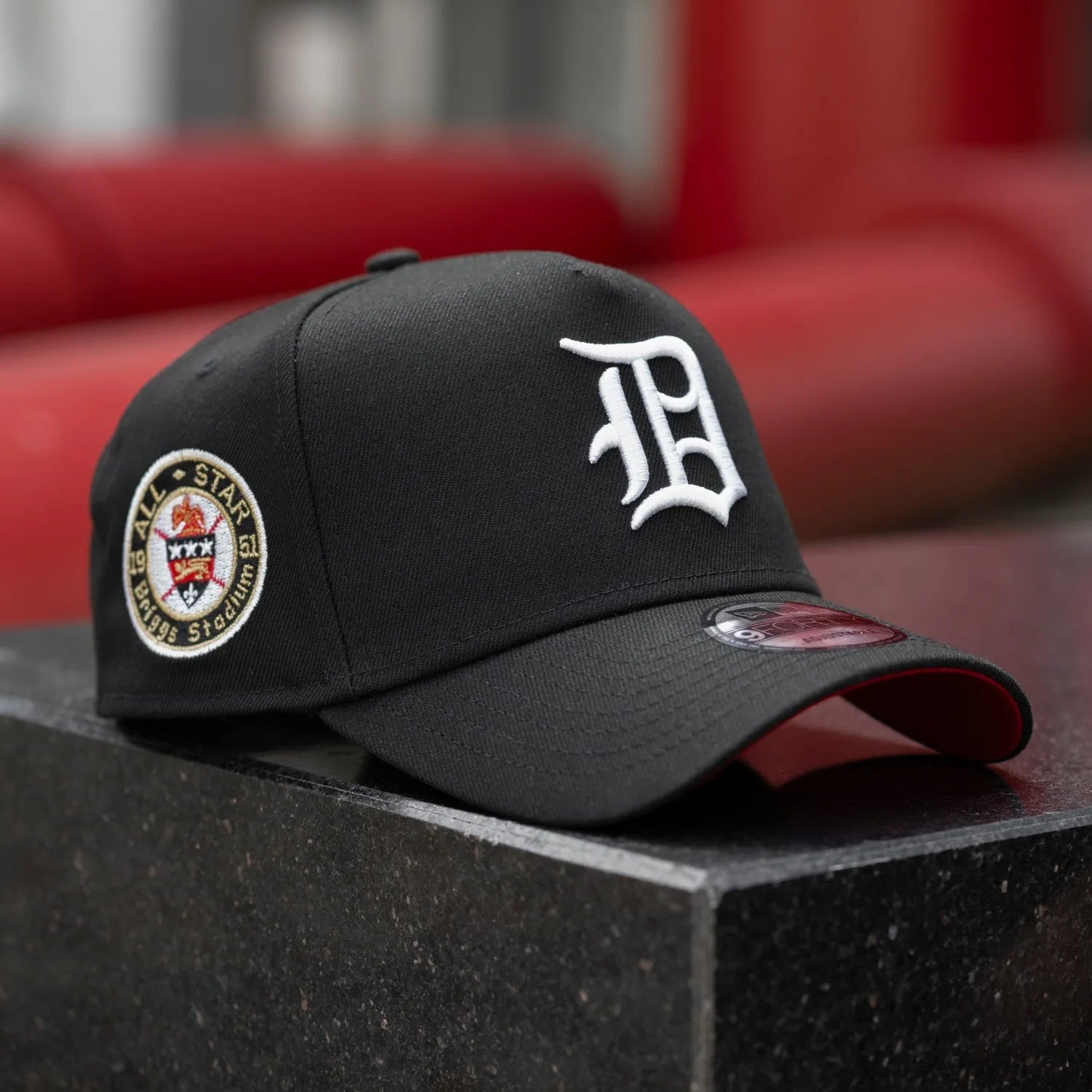 NEW ERA 9FORTY DETROIT TIGERS BRIGGS STADIUM BLACK / SCARLET RED UV