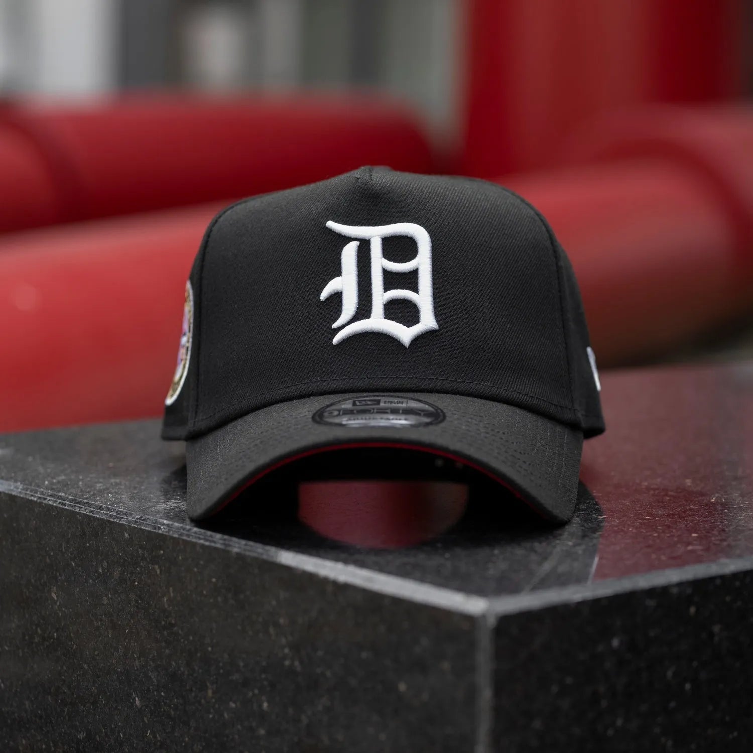 NEW ERA 9FORTY DETROIT TIGERS BRIGGS STADIUM BLACK / SCARLET RED UV