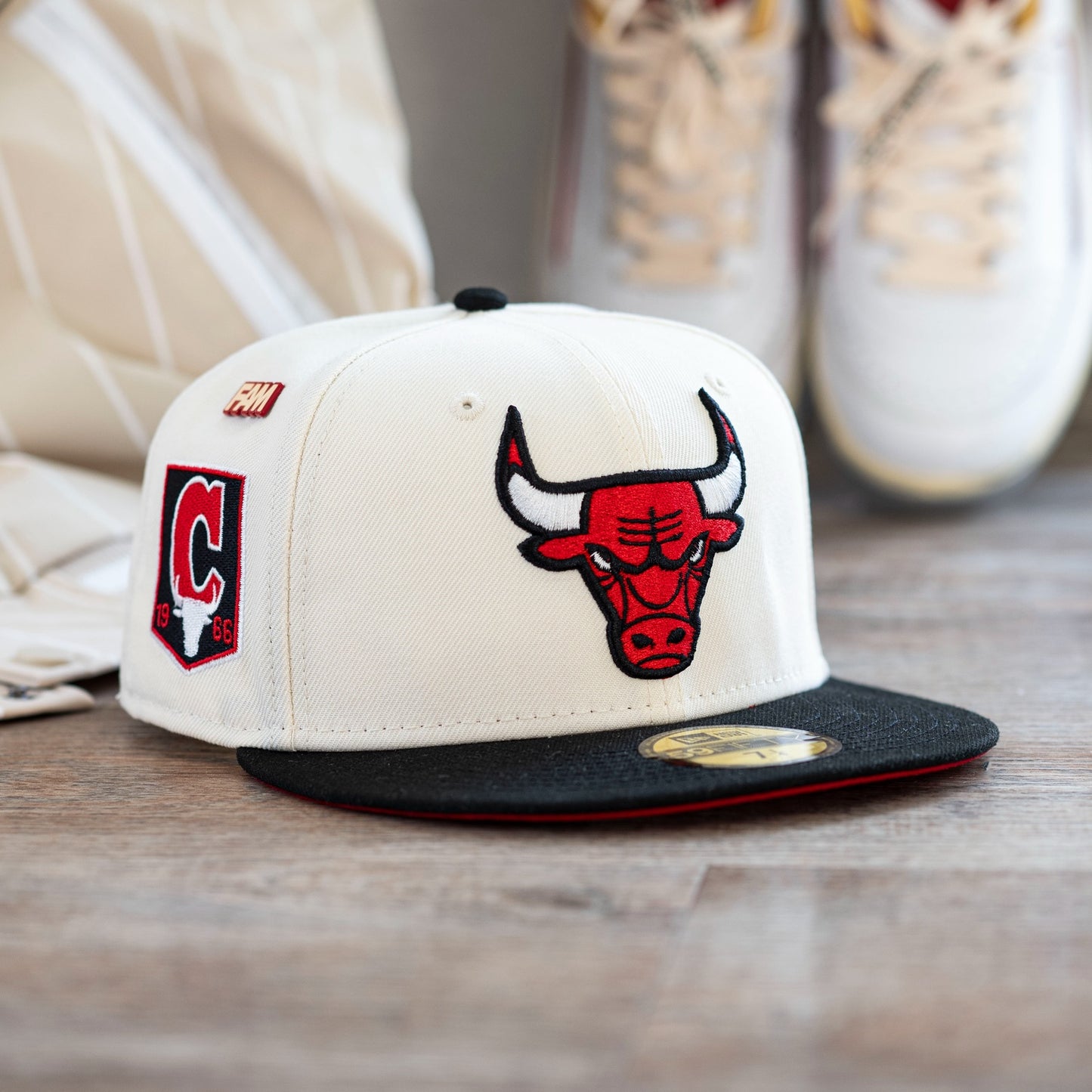 New Era Chicago Bulls 59FIFTY Two-Tone Fitted Hat (Red/Black) 7 1/2