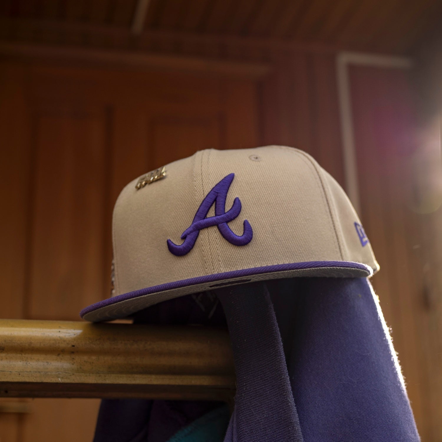 NEW ERA 59FIFTY MLB ATLANTA BRAVES WORLD SERIES 2021 TWO TONE / GREY UV FITTED CAP