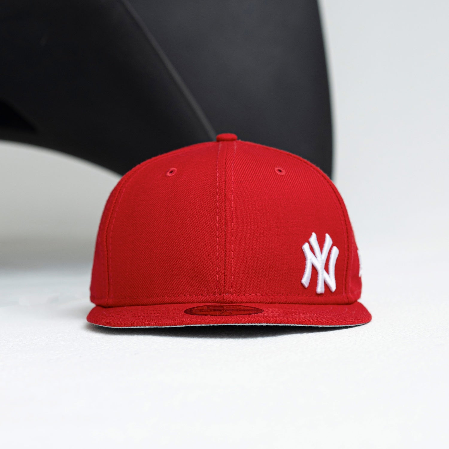 NEW ERA 59FIFTY MLB MINI LOGO NEW YORK YANKEES RED / GREY UV WOOL FITTED CAP