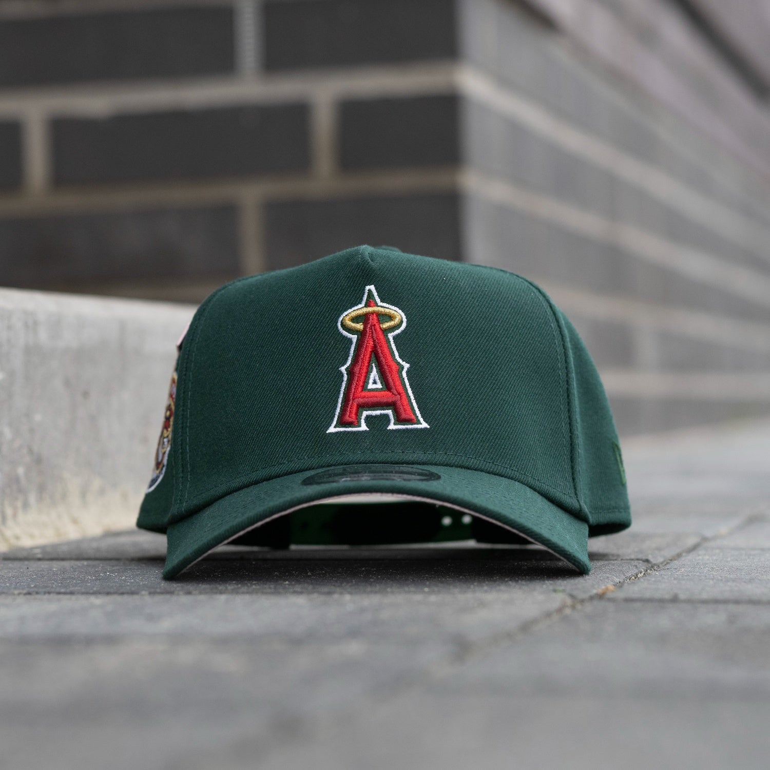 NEW ERA 9FORTY A-FRAME MLB ANAHEIM ANGELS 35TH ANNIVERSARY DARK GREEN / PINK UV SNAPBACK CAP