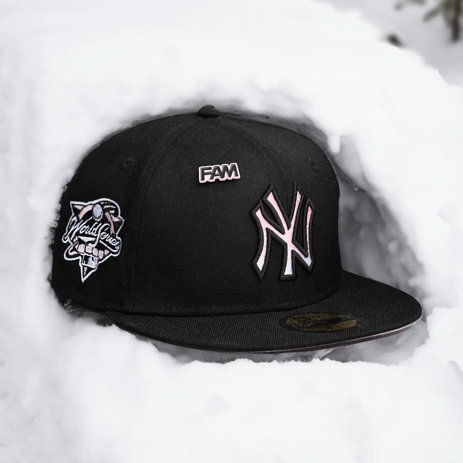 NEW ERA 59FIFTY MLB NEW YORK YANKEES WORLD SERIES 2000 BLACK / PINK UV FITTED CAP