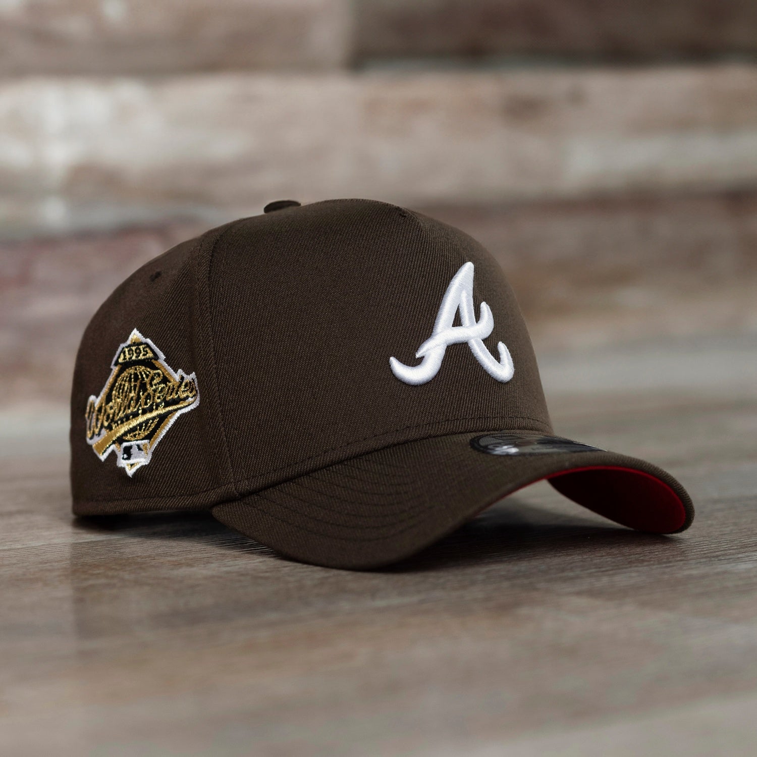 NEW ERA 9FORTY A-FRAME MLB ATLANTA BRAVES WORLD SERIES 1995 WALNUT / SCARLET UV CAP